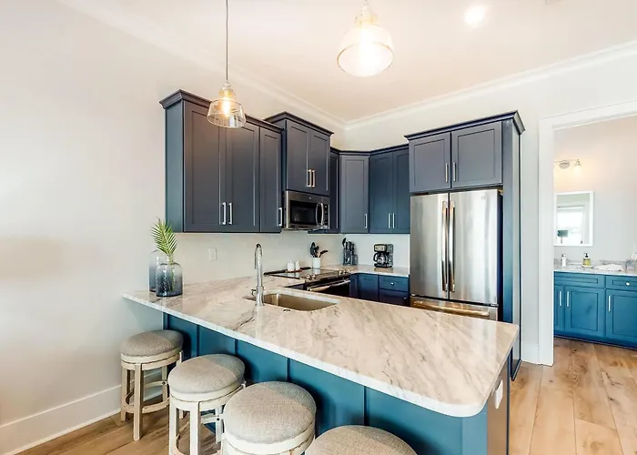 Holiday home Luxurious Two-story Near The W A Full Kitchen & Shared Pool