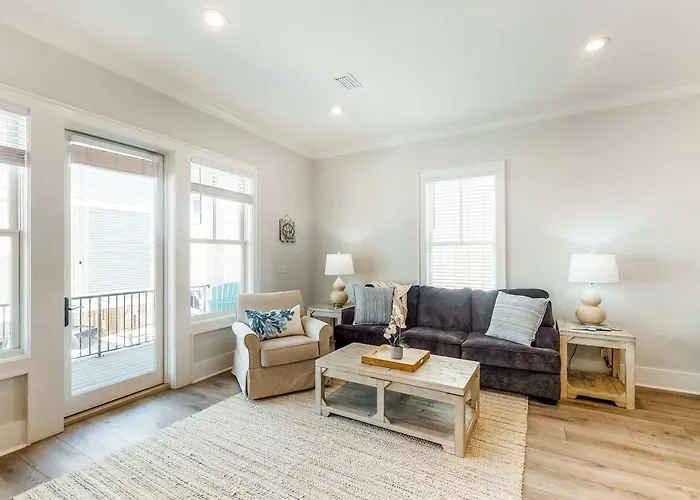 Luxurious Two-story Near The W A Full Kitchen & Shared Pool Gulf Shores