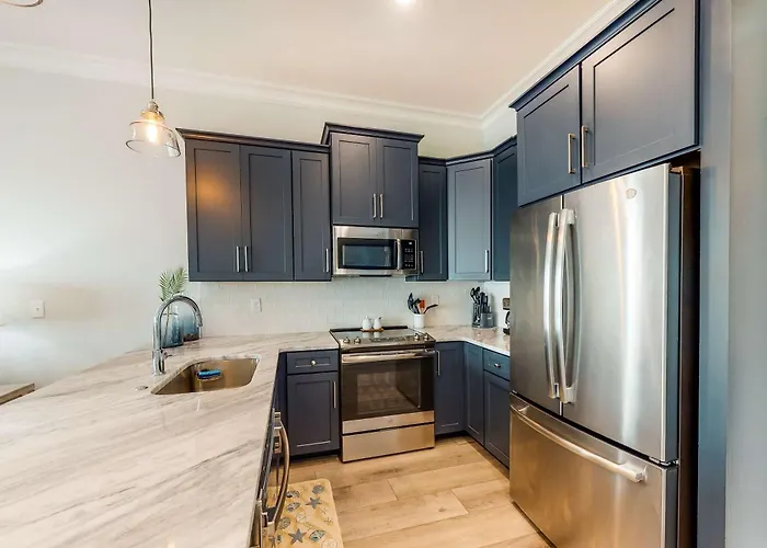 Holiday home Luxurious Two-story Near The W A Full Kitchen & Shared Pool