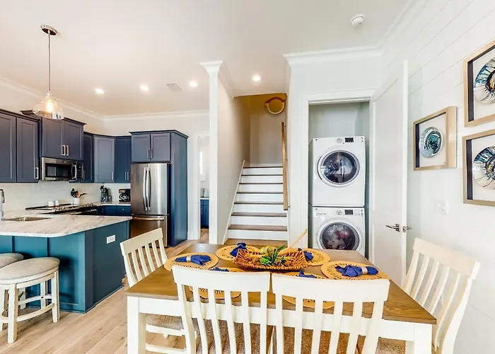 Luxurious Two-story Near The W A Full Kitchen & Shared Pool Holiday home Gulf Shores