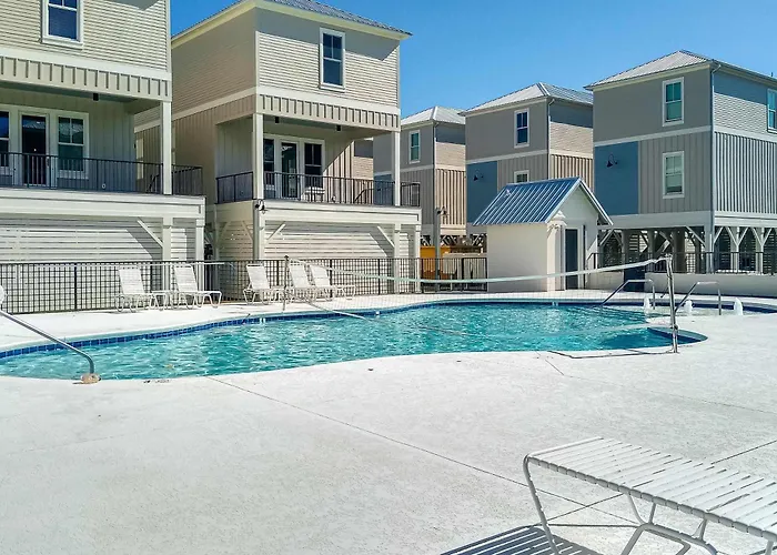Holiday home Luxurious Two-story Near The W A Full Kitchen & Shared Pool Gulf Shores