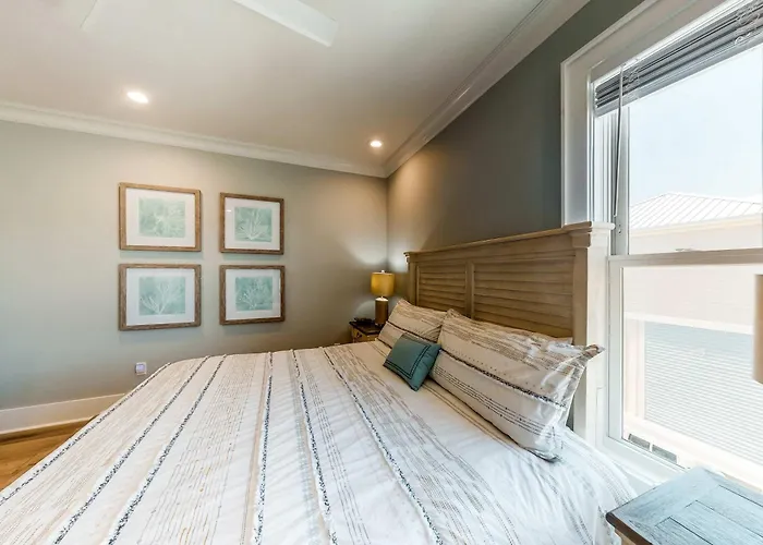 Holiday home Luxurious Two-story Near The W A Full Kitchen & Shared Pool